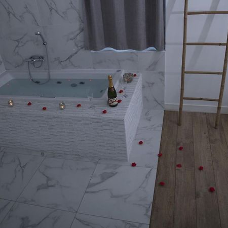 Triplex 110 M2 Centre Historique Avec Jacuzzi Dinanアパートメント エクステリア 写真