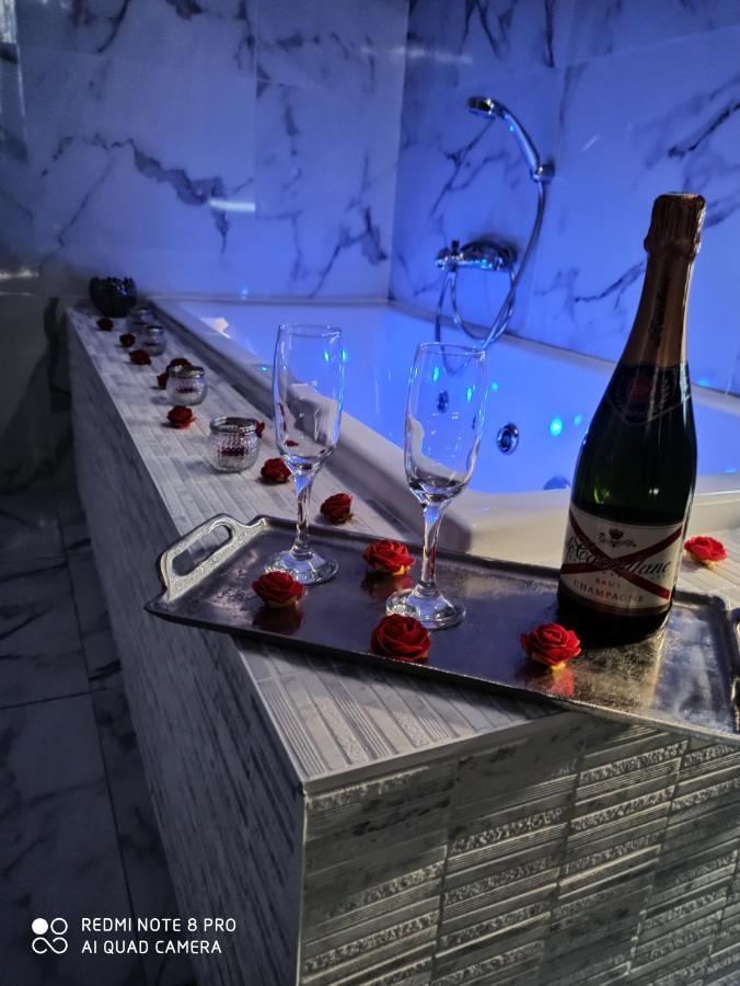 Triplex 110 M2 Centre Historique Avec Jacuzzi Dinanアパートメント エクステリア 写真