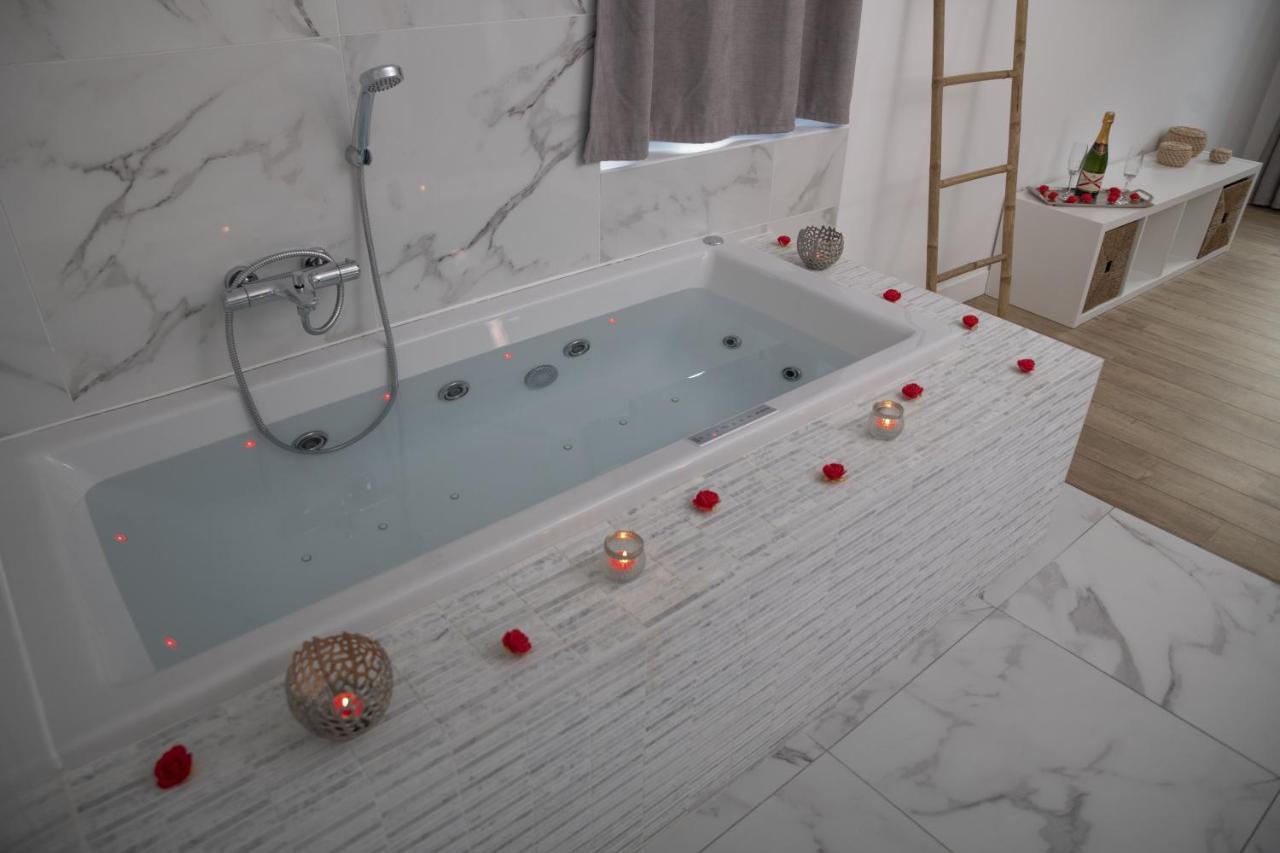 Triplex 110 M2 Centre Historique Avec Jacuzzi Dinanアパートメント エクステリア 写真